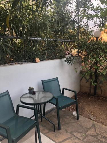 Κήπος έξω από το Pefka maisonette 8 and 9