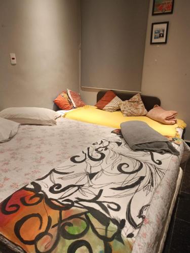 two beds with pillows on them in a room at Hospedaria Casa373 valores acessíveis Vila Mariana e Vila Clementino in Sao Paulo