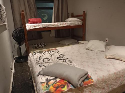 a bedroom with two bunk beds and a mirror at Hospedaria Casa373 valores acessíveis Vila Mariana e Vila Clementino in Sao Paulo