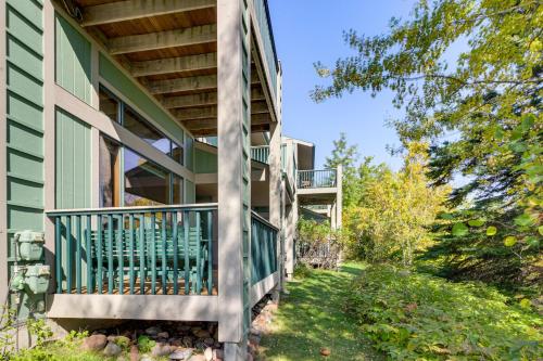 Zahrada ubytování Ski, Hike, Bike, Relax Tofte Townhome with Deck!