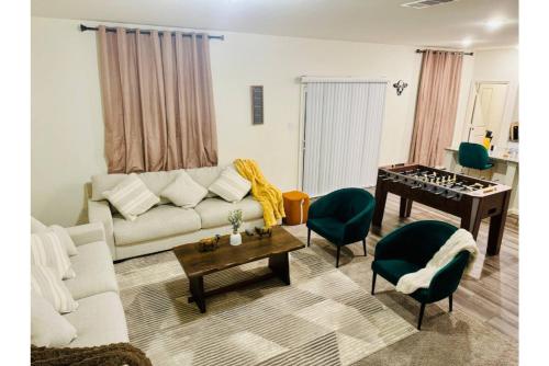 Gallery image of Fenced Yard • Foosball • Putting Green in Crowley