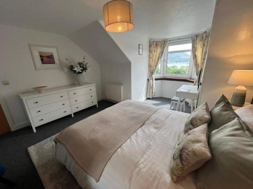 Ένα ή περισσότερα κρεβάτια σε δωμάτιο στο Caledonian House Apartment