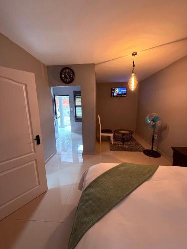 Ένα ή περισσότερα κρεβάτια σε δωμάτιο στο Ella Guest House