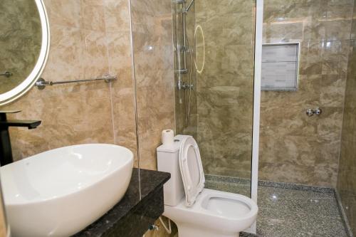 Bilik mandi di Vista Tarrafal Guest House
