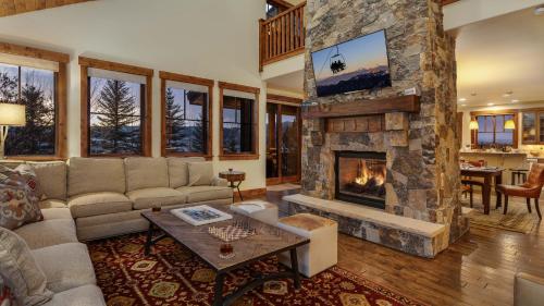 a living room with a couch and a fireplace at Fuerza Grande in Steamboat Springs