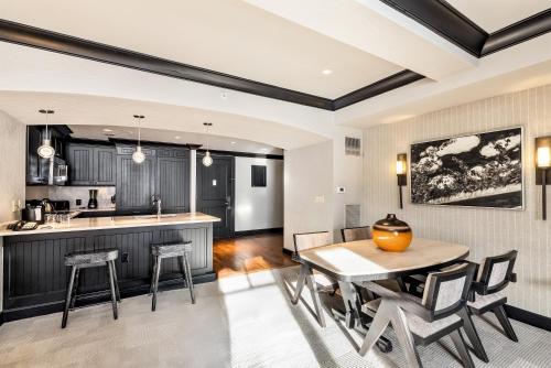 Kuchyň nebo kuchyňský kout v ubytování Luxe Bachelor Gulch Getaway!