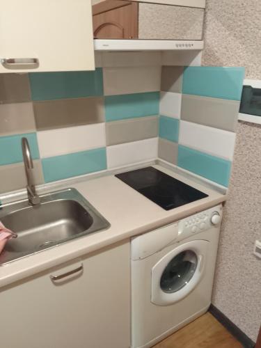 Kuchyň nebo kuchyňský kout v ubytování Пр Наукі 76 Смарт квартира