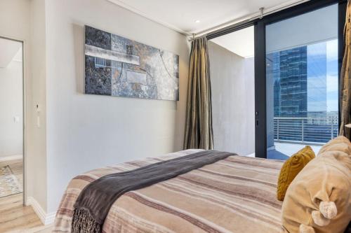 Ένα ή περισσότερα κρεβάτια σε δωμάτιο στο Cali Luxury Apartments 16 on Bree - Amber on Bree