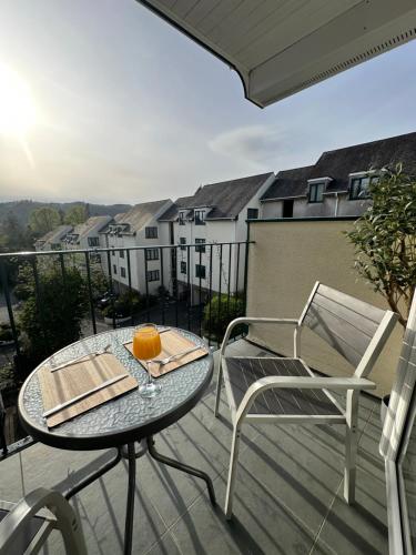 Μπαλκόνι ή βεράντα στο Lake View Apartment Modern,stylish,4 beds, balcony