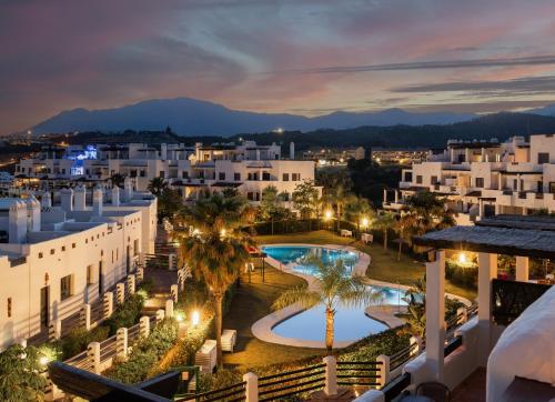 Sea View Apartment Near Estepona and Marbella - Pool and Private Parking photo 4