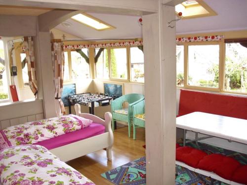 Katil atau katil-katil dalam bilik di Beautiful apartment in a Black Forest house with conservatory