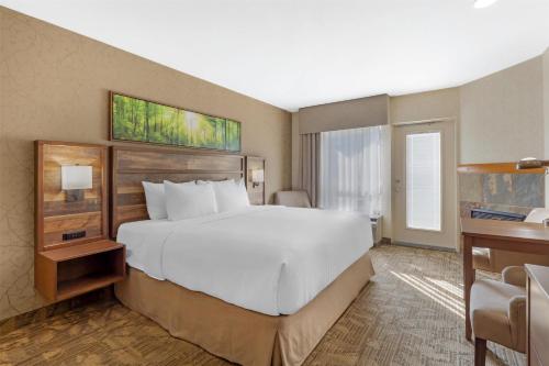 Ένα ή περισσότερα κρεβάτια σε δωμάτιο στο Best Western Plus Valemount Inn & Suites