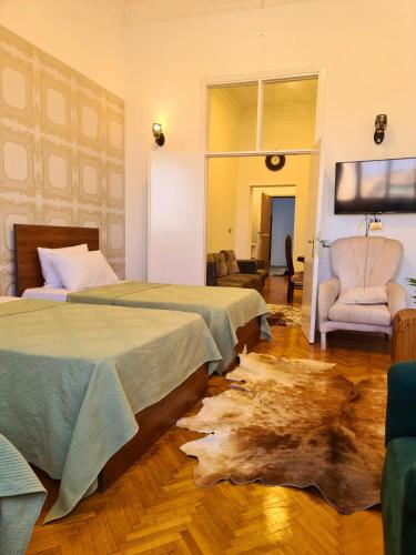 Postel nebo postele na pokoji v ubytování family suites in cairo egypt