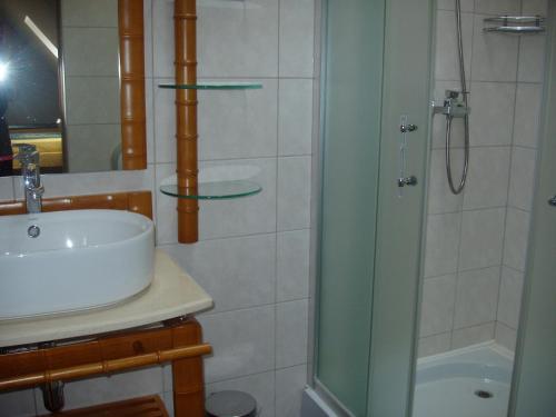 a bathroom with a sink and a shower at Villa River Rose in Jõesuu