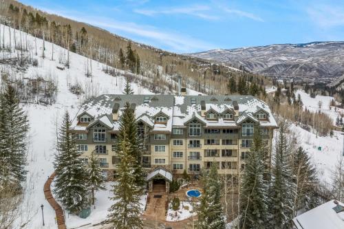 Το Luxe 2BR Beaver Creek Retreat - Balcony Views & Ski-In & Ski-Out Access τον χειμώνα