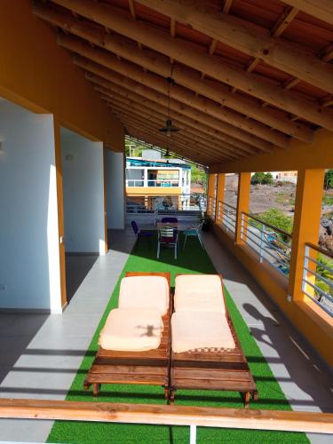 Ruang duduk di Vista Tarrafal Guest House
