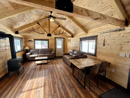 Φωτογραφία από το άλμπουμ του Index Peak Cabin 