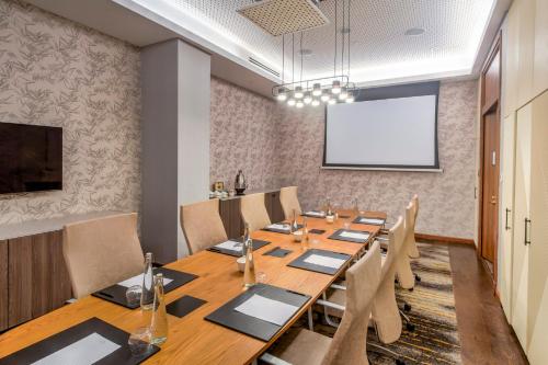 TV a/nebo společenská místnost v ubytování InterContinental Lusaka by IHG