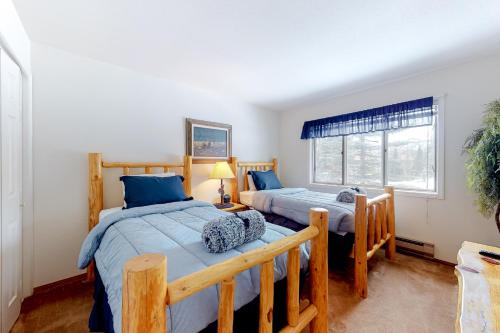 a bedroom with two beds and a window at Silverpick #303 - River Rock Retreat in Durango
