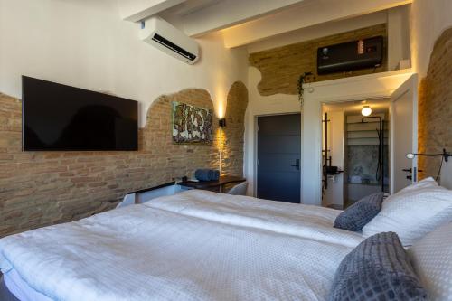 Кровать или кровати в номере Amber Hotel Italy