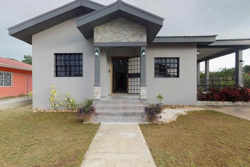 صورة لـ EJAB Belama Couple Suite -Gold Standard Certified في مدينة بليز