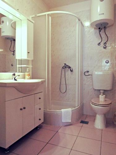 Salle de bains dans l'établissement Apartmani Šimić
