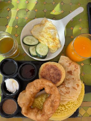 Jídlo v aparthotelu nebo okolí