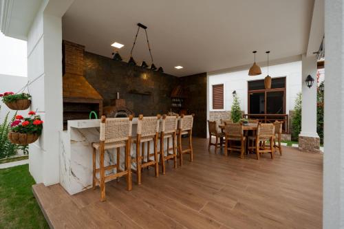 a dining room with a table and chairs at Casa Grace Olón in Olón