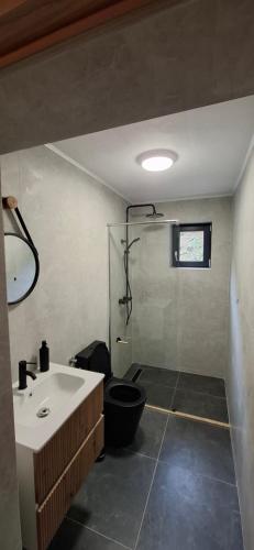 Ένα μπάνιο στο The Nest on the Hill