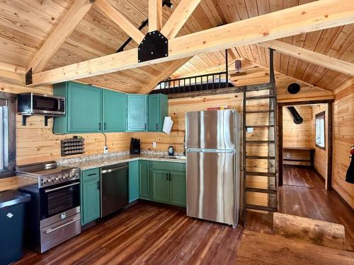 Dapur atau dapur kecil di Pilot Peak Cabin