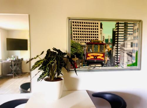 a potted plant sitting on a desk in front of a mirror at Das SinGold Hotel mit Highspeed WLAN und digitalem Schlüssel in Schwabmünchen