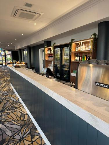 a bar with a long counter in a restaurant at Hotel Kingsley in Brisbane