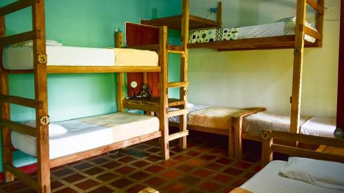a room with three bunk beds in a room at Minca Elemento in Minca