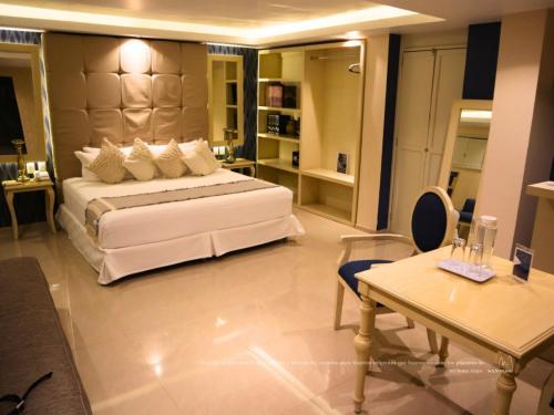 Ένα ή περισσότερα κρεβάτια σε δωμάτιο στο Hotel Santosi