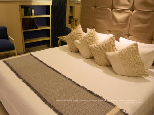 Ένα ή περισσότερα κρεβάτια σε δωμάτιο στο Hotel Santosi
