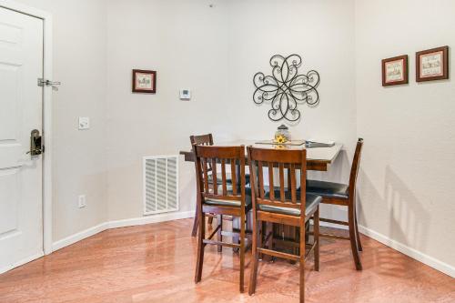 Fotografie z fotogalerie ubytování Resort Condo with Patio, 5 Mi to Branson Landing! v destinaci Branson
