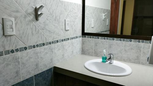 Ένα μπάνιο στο Hostel Los Viajeros