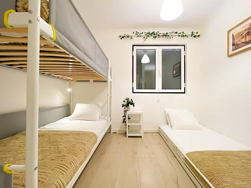 Entire 2 Bedroom Family Friendly House in Belem Lisbon 3 to 5 Guests