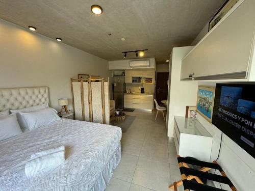 Kuchyň nebo kuchyňský kout v ubytování Studio apartment with balcony in the heart of Asunción