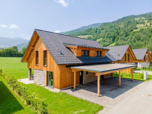a house with a solarium and a roof at Mountain Chalet Aquarius 5A in Sankt Lorenzen ob Murau