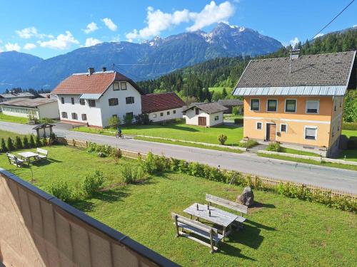a view of a park with benches and a street at Jukbichl 1 in Laas