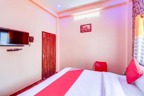 Katil atau katil-katil dalam bilik di Hotel O Radhey Krishna Bhawan