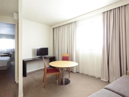 Télévision ou salle de divertissement dans l'établissement Novotel Atria Nimes Centre