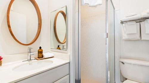 a bathroom with a sink and two mirrors at The Cayucan Bungalows by AvantStay Pet-Friendly Getaway Steps from Cayucos State Beach in Cayucos