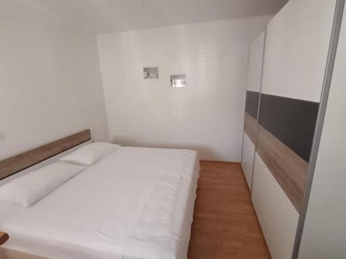 Apartment Kureli - Two Bedroom Apartment with Terrace