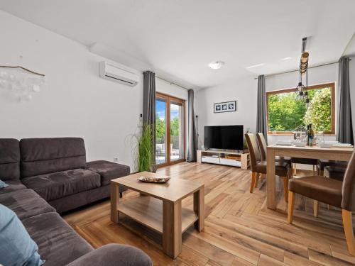 Holiday Home Mla i - Three Bedroom Holiday Home with Pool