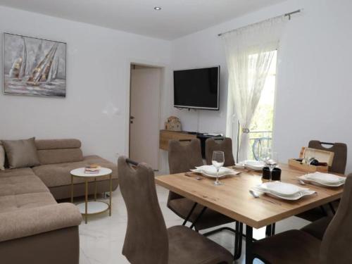 Dalmata D - Two Bedroom Apartment with Terrace