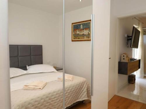 Dalmata D - Two Bedroom Apartment with Terrace