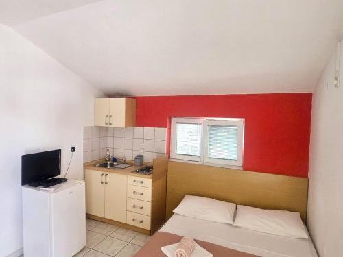 Apartments Mateo - Studio Apartment - Red
