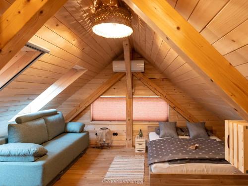 Posezení v ubytování Echo Valley Hillside Holiday Home with Sauna - Two Bedroom Holiday Home with Sauna